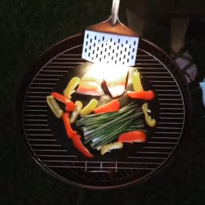A Giant Edition Grillight LED Spatula’s illumination in action